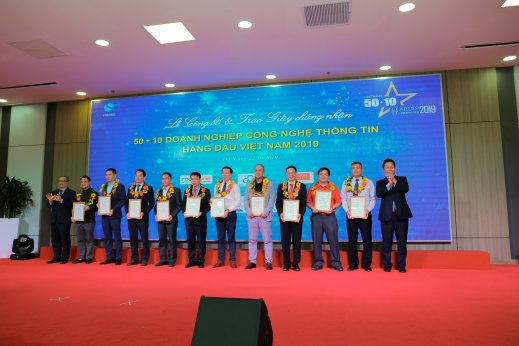 VNEXT tiếp tục nhận cú đúp danh hiệu doanh nghiệp CNTT hàng đầu Việt Nam 2019